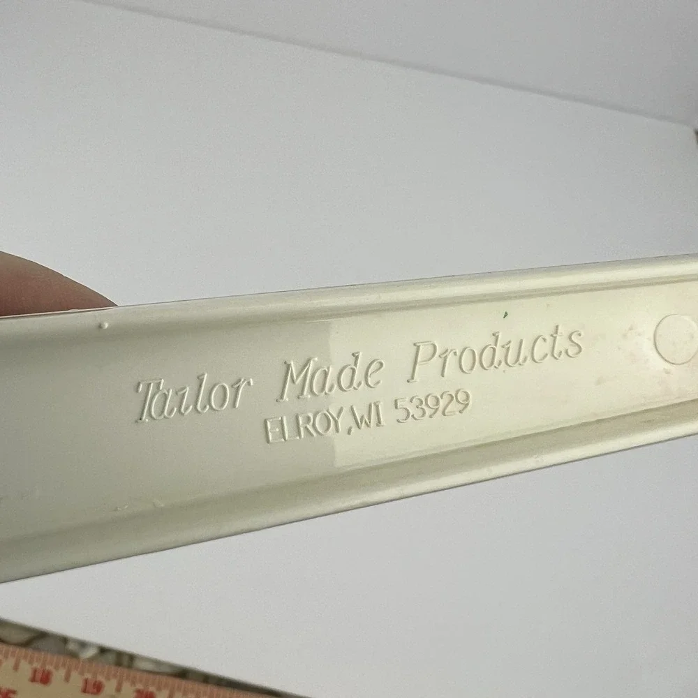 VTG Almond Beige Tailor Made Products Plastic Nylon Utensil Slotted Spoon Flaw‎